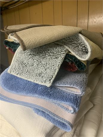 Bathroom Rug & Throw/Bed Blanket Lot