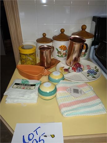 Kitchen Decor : Vintage Sears Mushroom Canister Set / Pitchers / S&P + More