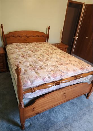 Webb Furniture Oak Headboard/Footboard & Frame ~Queen Size