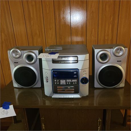 RCA 5 Disc CD Changer Radio System with Speakers