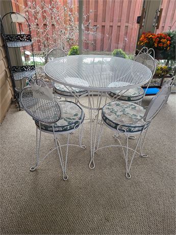 White Metal Mesh Outdoor Table & Chairs