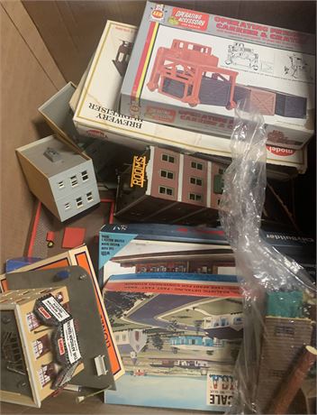 Model Train Buildings Budweiser Brewery, George's Grocery, Lionel Railway Signs