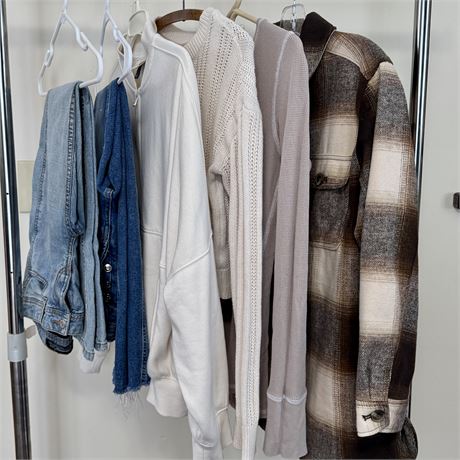 Women's Curated Clothing Lot - Old Navy Plaid Shacket & More - Size Small & 2
