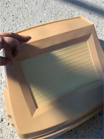 Plastic Trash Can Lid Lot