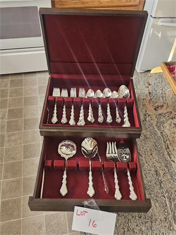 Onedia Community Plate Flatware Set In Box- Forks, Spoons & Servers No Knives