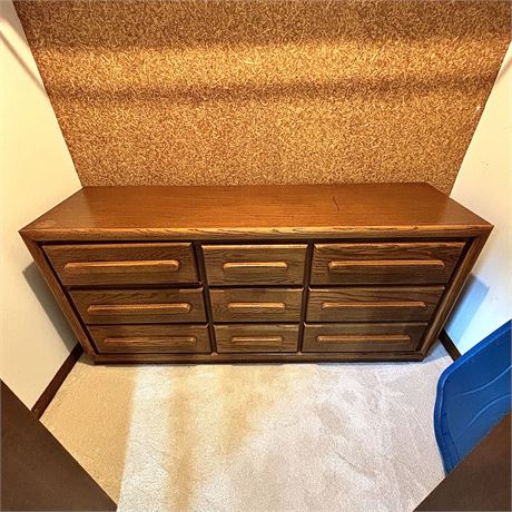 Bassett Furniture 9-Drawer Dresser - 64 x 18 x 30"T