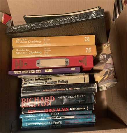 Hardcover & Paperback Book Lot - Sweet Betsy From Pike, Guide to Modern Clothing