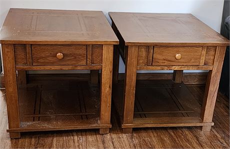 Pair of Wooden End Tables w/Drawer