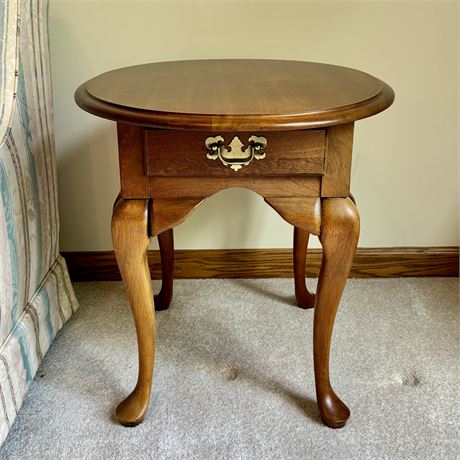 Queen Anne Cherry Wood End Table - 22"T x 25"