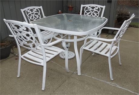 Outdoor Patio Table & 4 Chairs