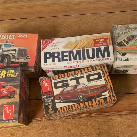 Model Kits - Pontiac GTO, Peterbilt 359, 1970 Plymouth Barracuda & More