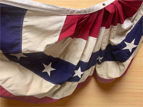 Vintage Patriotic American Flag Pleated Fan Bunting