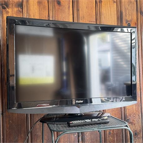 Haier 32" TFT-LCD TV Receiver w/ Remote Model HL32D1