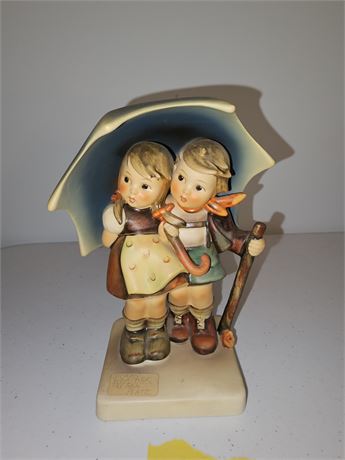 Hummel Goebel No#71 Umbrella Boy & Girl