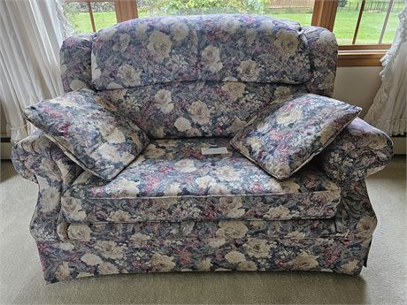 Lane Floral Print Love Seat with Pull-Out-Bed