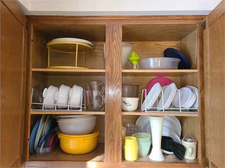 Mixed Kitchen Cupboard Cleanout: Tupperware/Corning & More