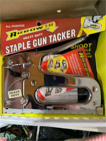 Arrow T-50 Heavy Duty All Purpose Staple Gun Tacker & Staples