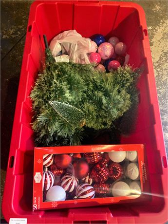 Christmas Decorations W/Tote
