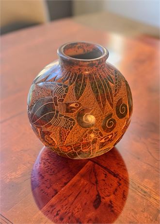Signed Jose Guerrero and Carolina Nicaraguan Turtle Pottery Vase