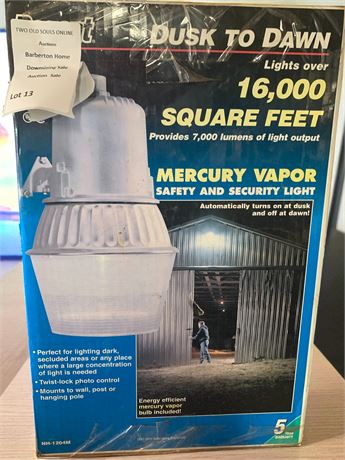 Regent Dusk to Dawn Mercury Vapor Security Light In Original Box