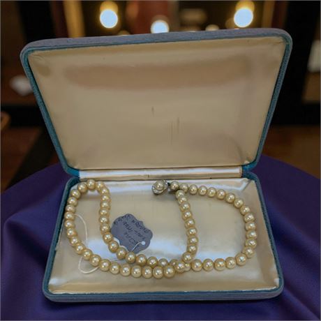 Vintage 50s/60s Cream Faux Pearl Necklace W/Jeweled Clasp