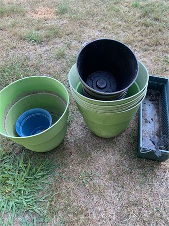 Plastic Flower Pot Lot Various Sizes and Colors