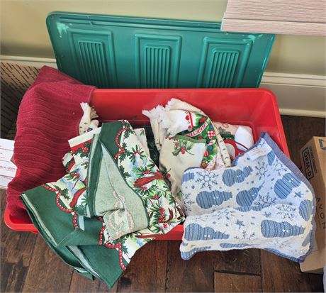 Christmas Linens W/Tote