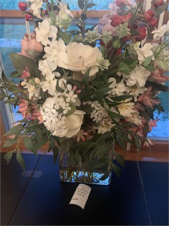 Faux Flower Floral Arrangement/Centerpiece  In Glass Vase W/Acrylic Resin Water