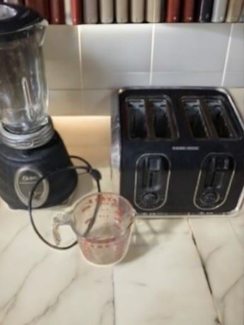 Black & Decker Toaster, Oster Blender, Pyrex Glass Measuring Cup