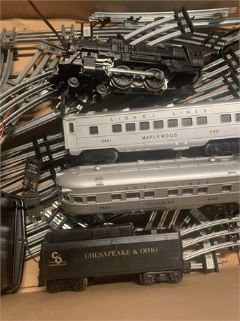 Lionel Lines Maplewood, Hillside Chesapeake and Ohio Train Cars & Track