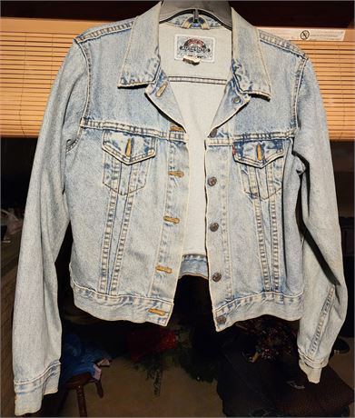 "Levi's" Womans Vintage Jean Jacket ~Medium