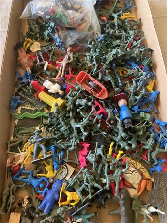 Vintage Misc Small Plastic Army Soldier Figures & More