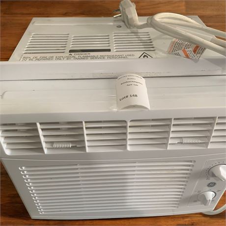 GE Window Air Conditioner Unit Model AHTC05AAQ1