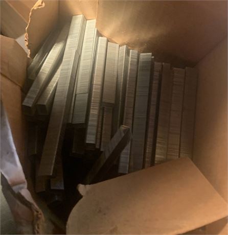 Senco Fastening Systems C-08 16-Gauge Industrial Heavy Wire Staple Lot