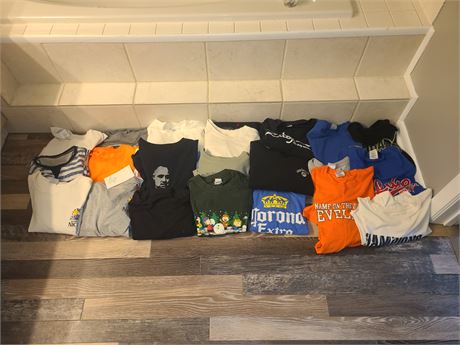 Mixed Men's T-Shirt Lot:Advertising/Sports & Themes