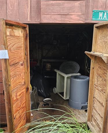 Shed Cleanout-Includes Log Splitter, Gas Can, Simplicity Shredder & Much More