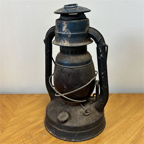 Dietz Little Wizard Lantern with Red Globe