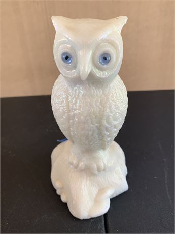 Westmoreland White Milk Glass Owl Figurine Or Paperweight With Blue Eyes