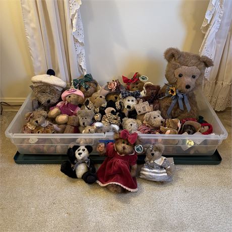 Large Tote Filled W/ Boyd’s Bears Collectible Plushies