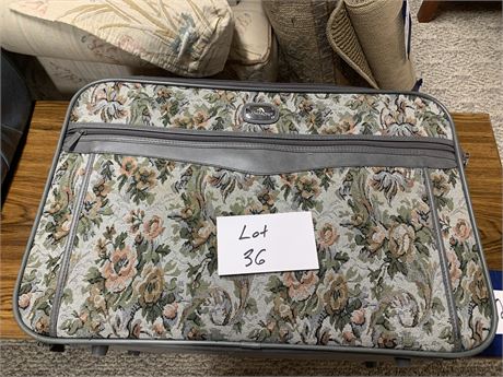 Vintage Jordache 3 Piece Luggage Set In Gray Floral Tapestry/Tweed Pattern