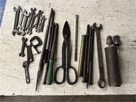 Clean Out Lot of Tools