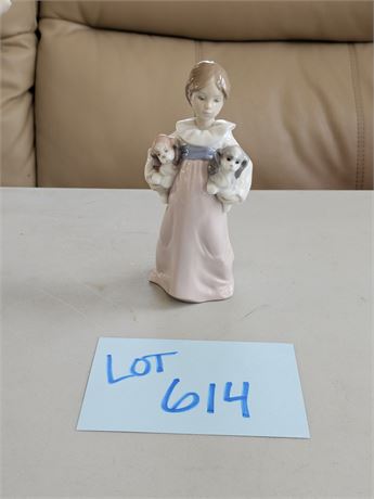 Lladro 6419 "Arms Full" Figurine