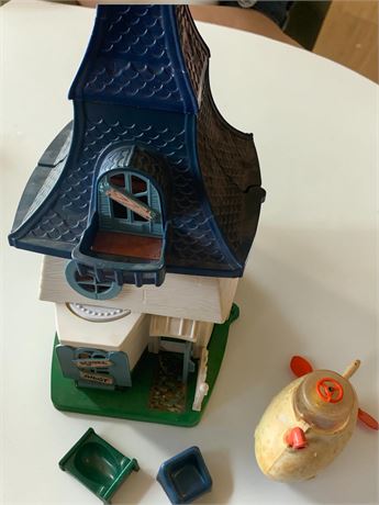 1976 Hasbro Weebles Haunted House Playset