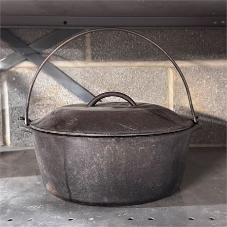 Vintage Cast Iron Dutch Oven