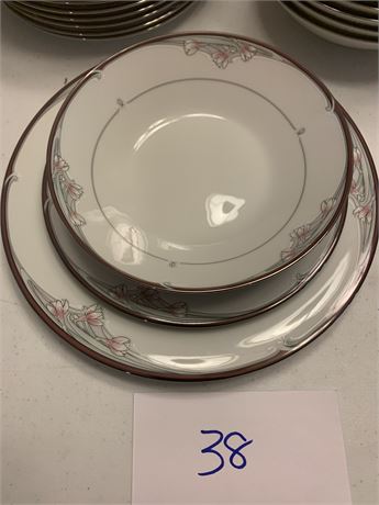 Garbo Fine China by Noritake Service for 16