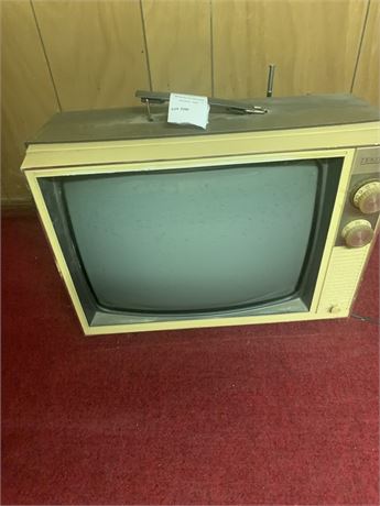 Vintage Portable 18" Zenith CRT Television (TV)