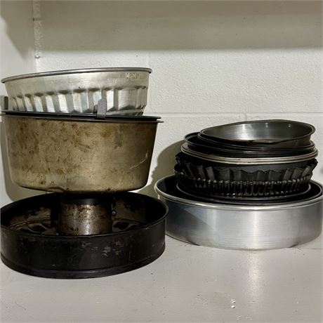 Large Bakeware Lot - Cake Pans, Round, Bundt, Etc.