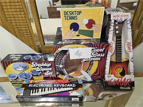 Mixed Children's Instrument Lot:Keyboard/Drums & More - In Boxes