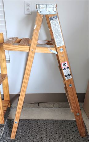 4ft Wood Folding Ladder