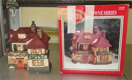 Dickens Collectibles Towne Series Lighted House